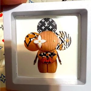 🐆🦓⚪️Louis Vuitton Vivienne Sticker In Protective Frame⚪️ 🐆🦓